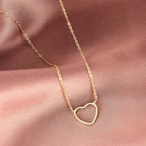 Dainty heart necklace - Picture 5 of 8